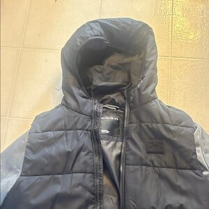 Boys xl Under Armour Kids Puffer Jacket - Black and Gray